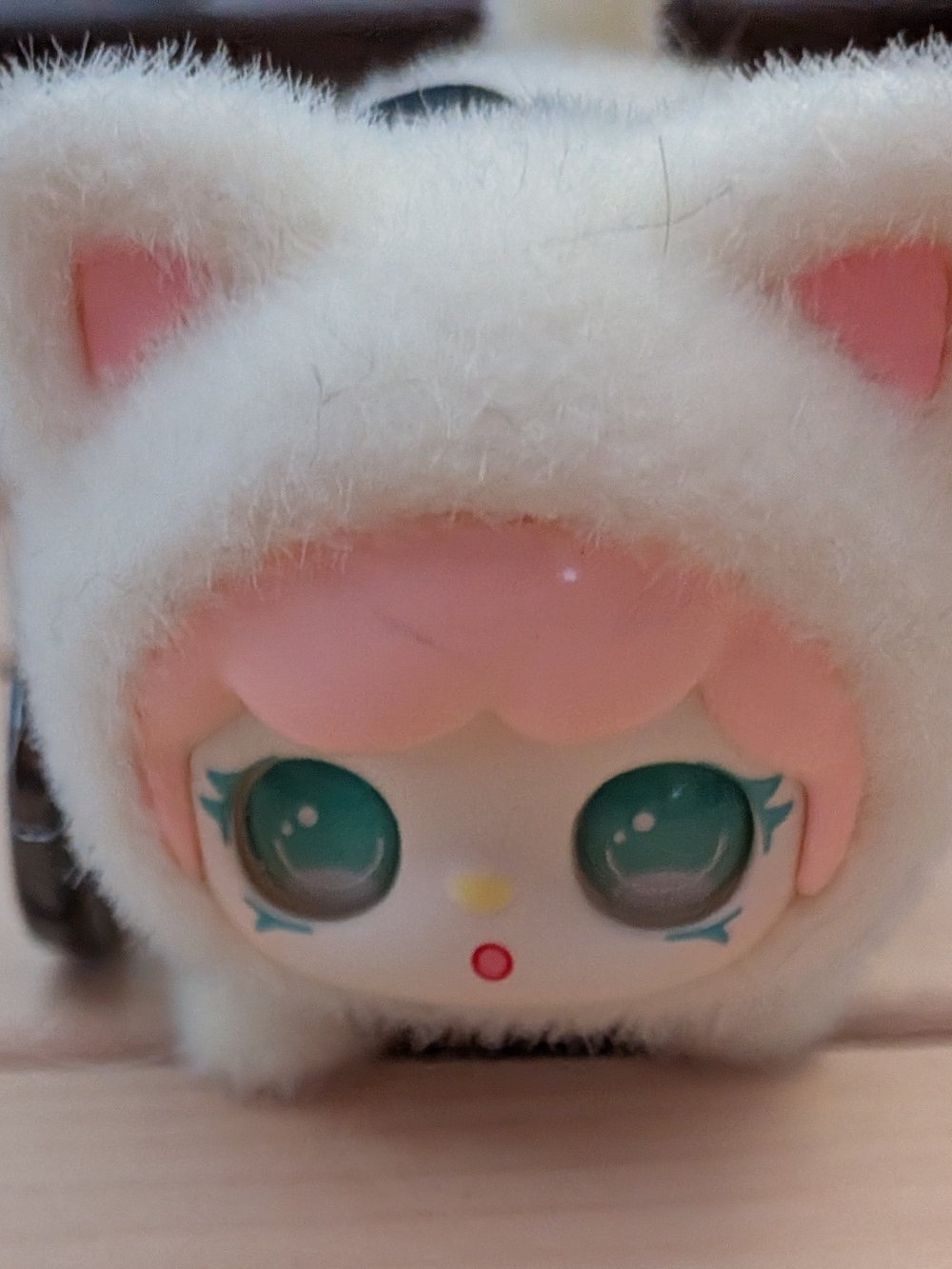Yooki Versutile Cute White & Pink Cat Collectable